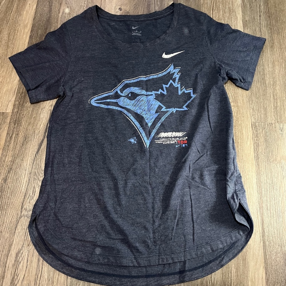 Toronto blue jays tee size Med